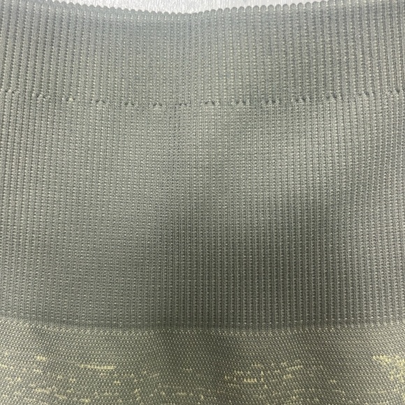 150. Gymshark Adapt Ombre Seamless Shorts Triangle | Taupe Grey Print, 5” inseam - Picture 7 of 10